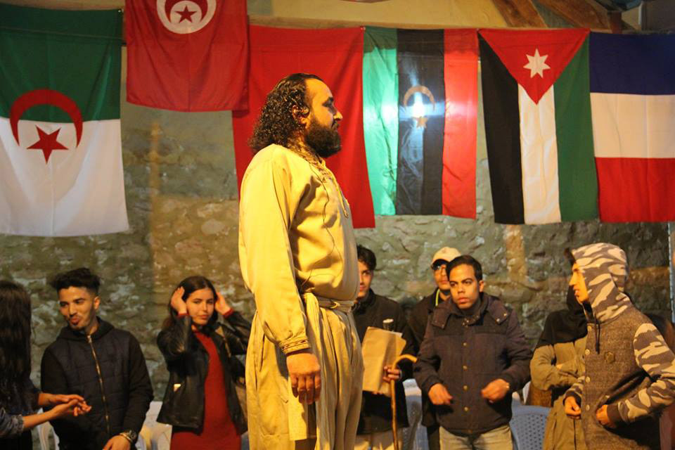 مهرجان فرحات يامون الدولي للمسرح بجربة : التفاف حول  المهرجان وتحدّ للصعوبات المادية ...والمهرجان يشعّ في كامل أنحاء الجزيرة